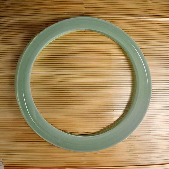 Green Jade Bangle - Picture 1 of 9